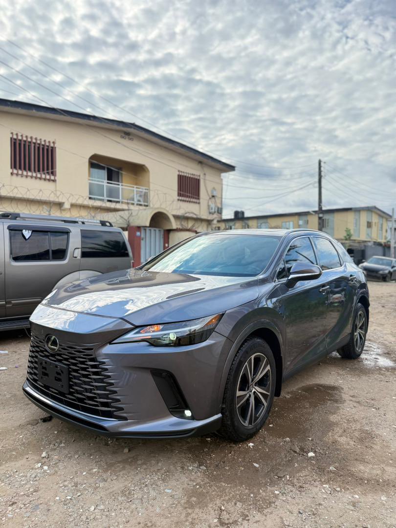 _Tiga_b's tweet photo. 66 million only 🔥🔥🔥🔥🔥
2025 Lexus Rx350 🇺🇸 

No birth certificate https://t.co/f0yWtfSlyP