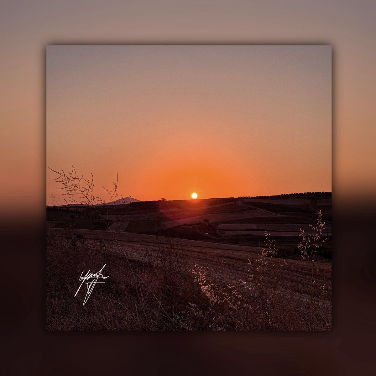 ygdaybey's tweet photo. Never get tired of chasing the sun as the day comes to an end. 🌅 

#sunset #photography #nature #shotoniphone #sky https://t.co/35cxAmXIdw