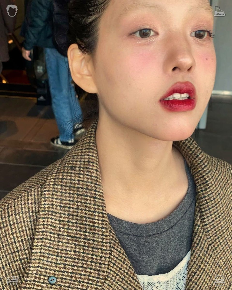 elista56's tweet photo. ❄️Strolling through winter, the crunch of snow and the sound of friends laughing together. The decision to start anew after hitting a dead end is never a cause for embarrassment. Each fresh start lightens the weight of the past and sharpens your focus, empowering you to pursue https://t.co/9SBys4vmpF