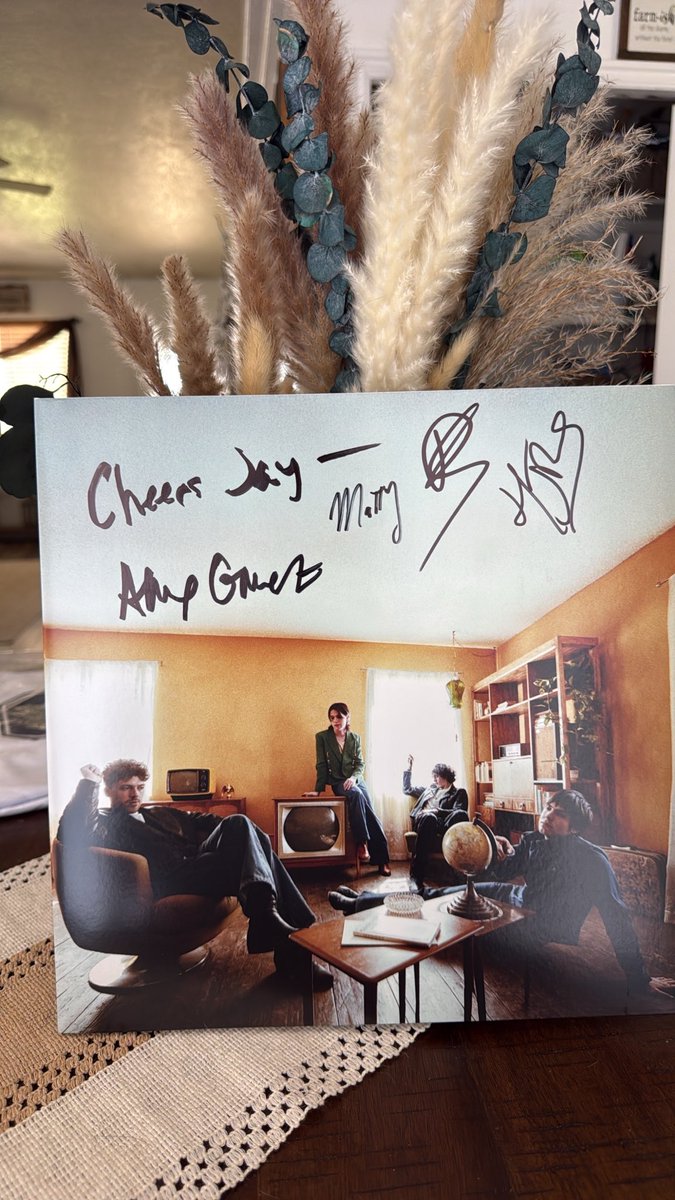 StrokerAceKid's tweet photo. Picked up a signed copy of @thebackfires album last night at the show . 🤘🏻 https://t.co/lgHVcykQfo