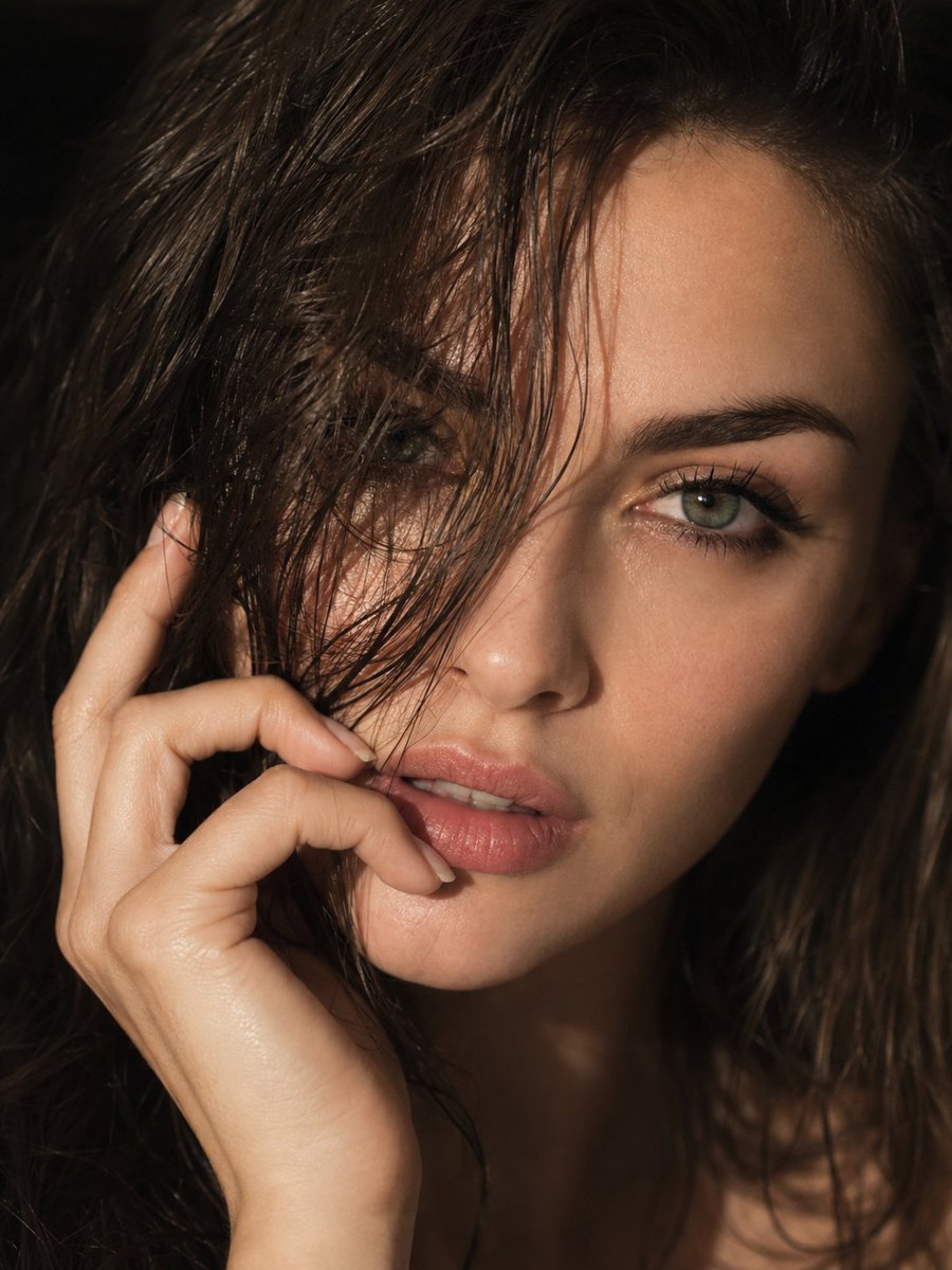 Spangled_KATIA's tweet photo. I wonder what you thought when you looked at me https://t.co/74PTHIOnD2