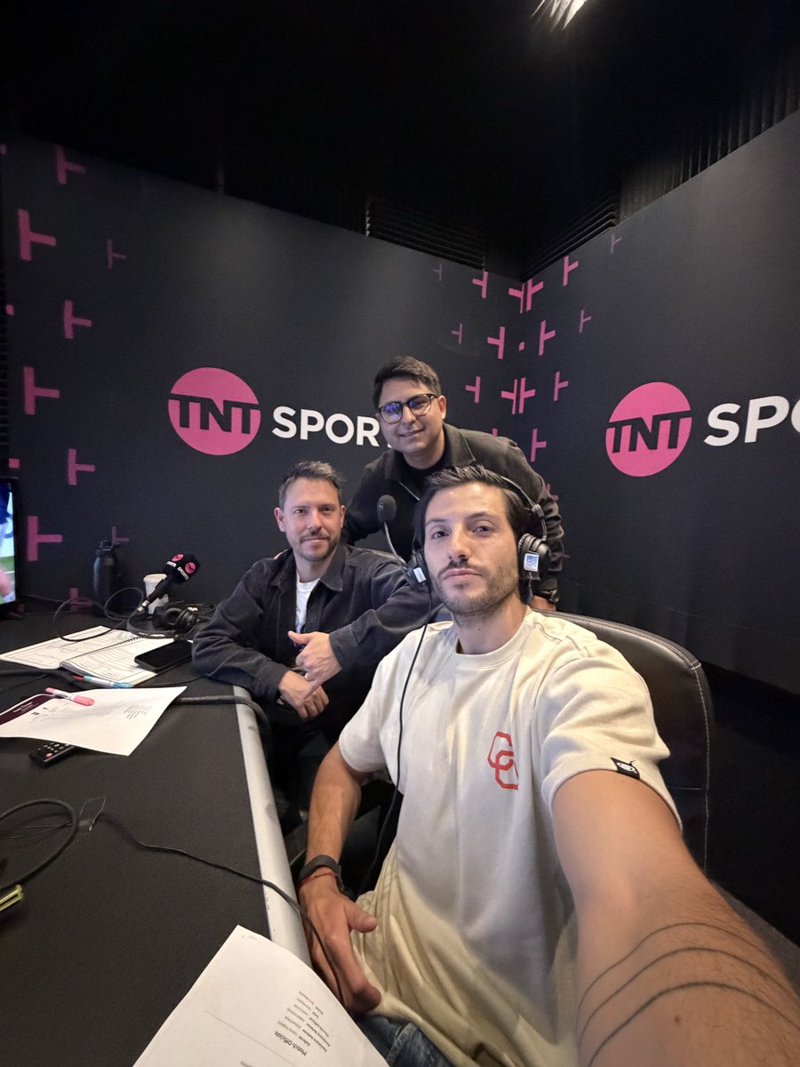 PepedelBosque's tweet photo. Viernes de ‘Fish and chips’ con @DanielBarba_. En 15’ arrancamos con el Ipswich vs Liverpool. Barcola seguramente debutará, pero arranca en el banquillo. 

13:00 🕐 
TNT/HBO https://t.co/7pspOWjQ2f