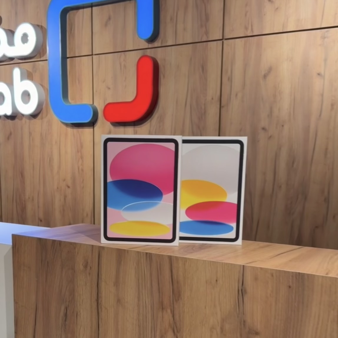Mhadaidi's tweet photo. من اهم العروض عند مكعب 

- ايباد 11 بسعر يبدأ من 1799 ريال 
- سوار قوقل 549 ريال (فرع جدة فقط) 
- الدوش كام باسعار من 699 ريال وبتحصل على كرت ذاكرة + كيبل OBD + تركيب مجاني https://t.co/B1I1I3Czew