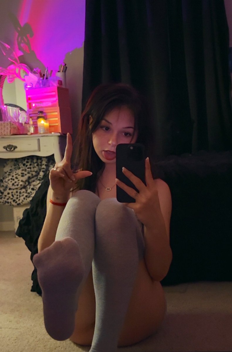 paylivvy's tweet photo. sup loser https://t.co/vSklU5xqae