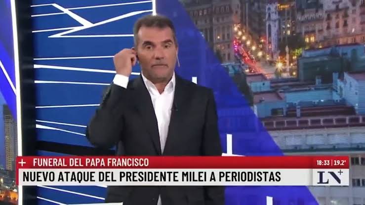 FranFijap's tweet photo. -PAULINO RODRIGUES REPRODUCE UN VIDEO FALSO PARA OPERAR CONTRA ARGENTINA/MILEI

-MILEI SE DEFIENDE PORQUE LA OPERACIÓN PONE EN JUEGO TODO EL TRABAJO QUE SE ESTÁ HACIENDO CON MALVINAS

-PAULINO SALE EN TV A LLORAR PERSECUCIÓN Y DICE QUE MILEI ATACA A LOS PERIODISTAS

🙃🙃🙃 https://t.co/WidB9gdFb6