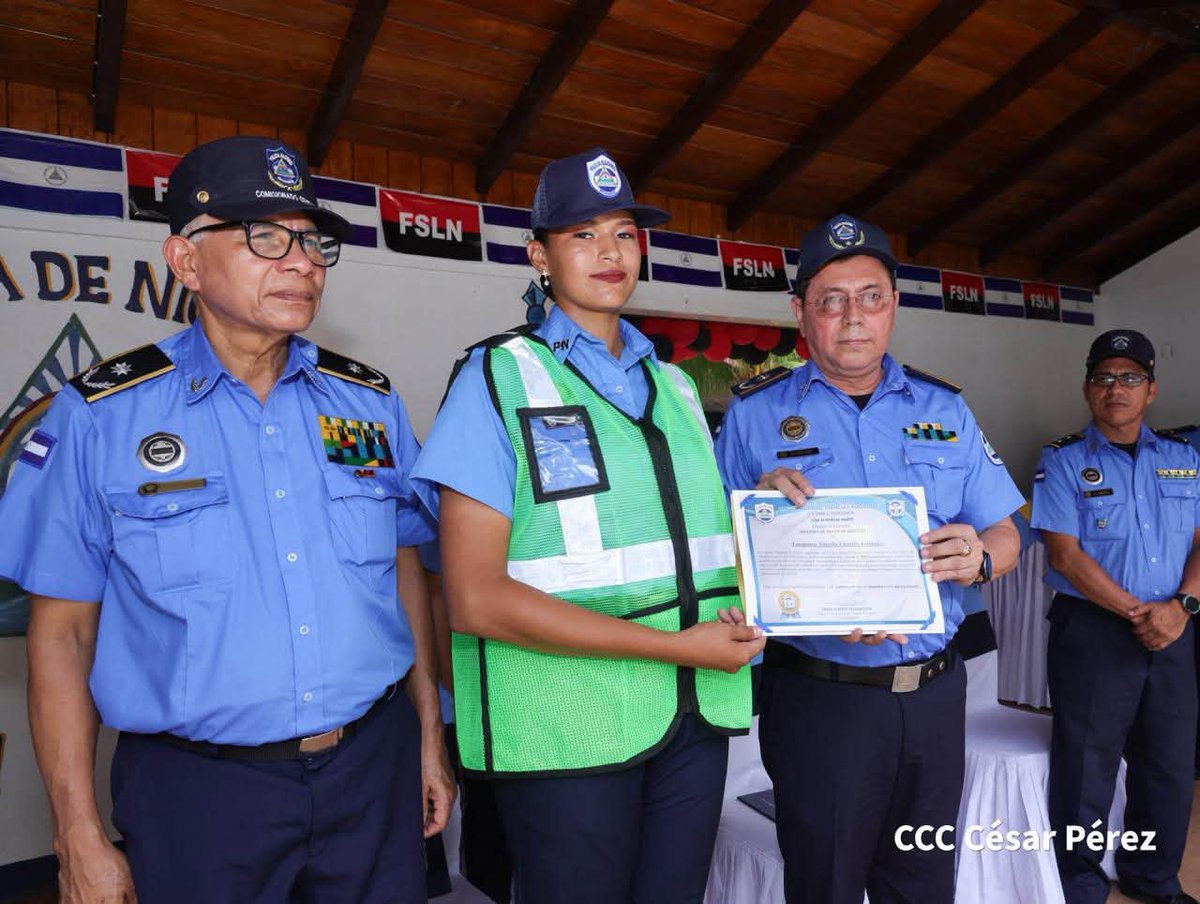 molotovdigital_'s tweet photo. La @PNNicaragua gradúa a 83 nuevos oficiales de línea al servicio del pueblo, honrando asi a los Héroes de Nandaime en su 53.º aniversario y a la gesta heroica del Héroe Nacional Rigoberto López Pérez, en la Universidad de Ciencias Policiales Leonel Rugama “Que se rinda tu madre https://t.co/ThjraHllCU