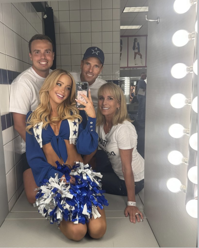kyliedicksonz's tweet photo. meet the team with all my favorite people 🥹💙 https://t.co/tGKwnxBild
