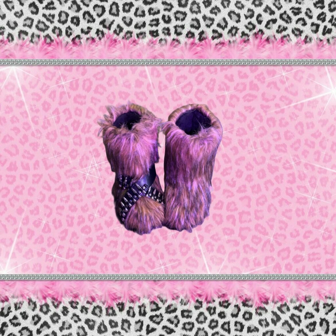 eaj1077's tweet photo. These fuzzy boots were made for slayin cozy, cute, and Y2K approved 🧸✨
——
Size: { 6}
Good Condition
💌 Dm To Claim 💋
💲Price $14. 99 https://t.co/XmLJY2Zw3E