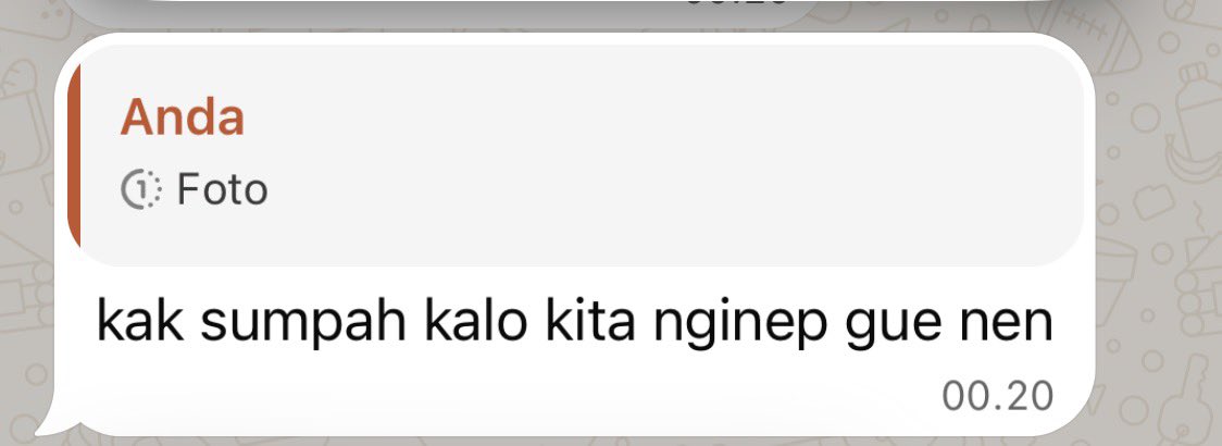 mybluesa's tweet photo. Coba kasih tau gue. Kenapa kalian demen nen 😭 dari tadi gue kasih tau foto gue yang kelihatan belahan. Dia begini mulu 😭 https://t.co/0EhwKRjxMC