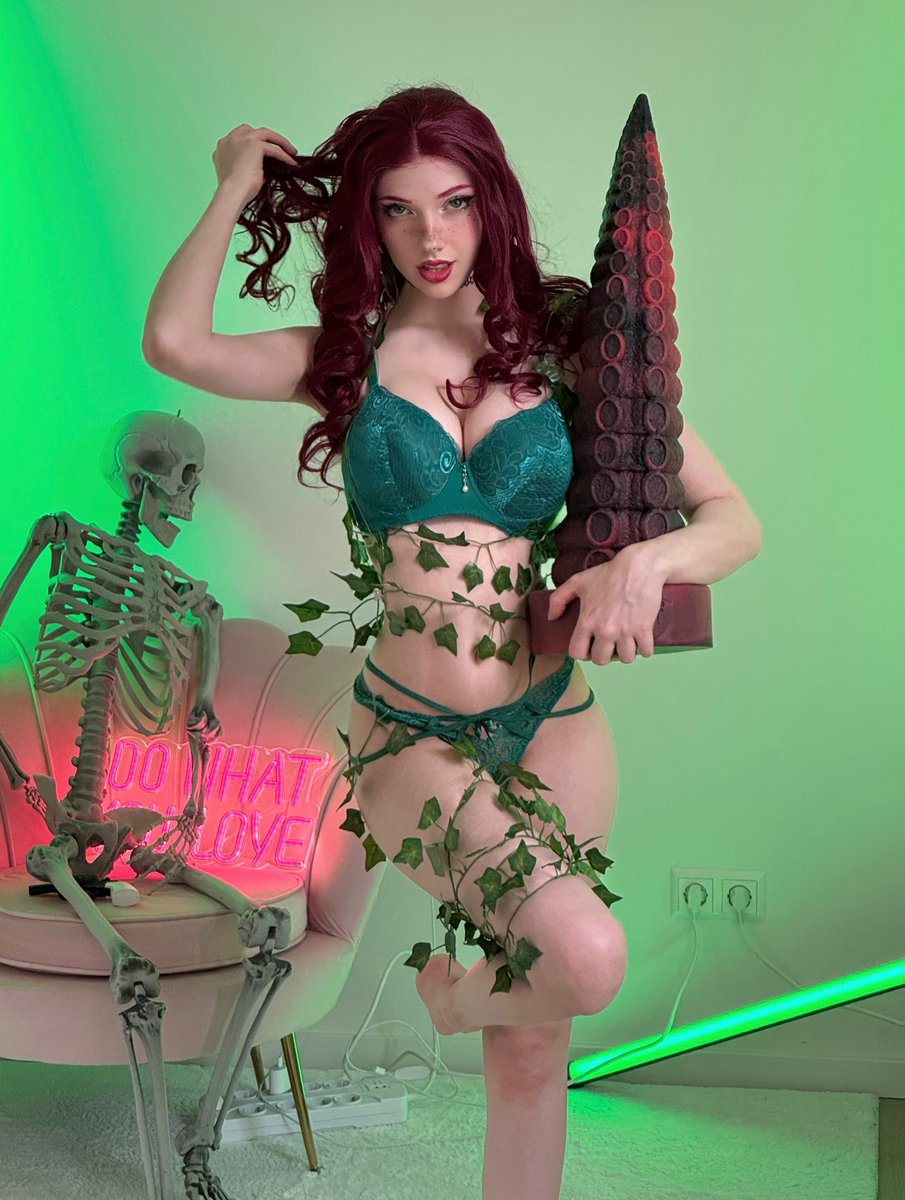 milkiwifeyfan's tweet photo. My Poison Ivy cosplay ☺️🌿
#Cosplay #Cosplayer #CosplayArtist #CosplayCreator #CosplayCommunity #CosplayPhotography #CosplayLove #CosplayInspiration #AnimeCosplay #CharacterCosplay #AnimeLover #Otaku #CosplayCommission #CustomCosplay #CosplayDesign #HandmadeCosplay #CosplayProps https://t.co/423DXGz2Ni