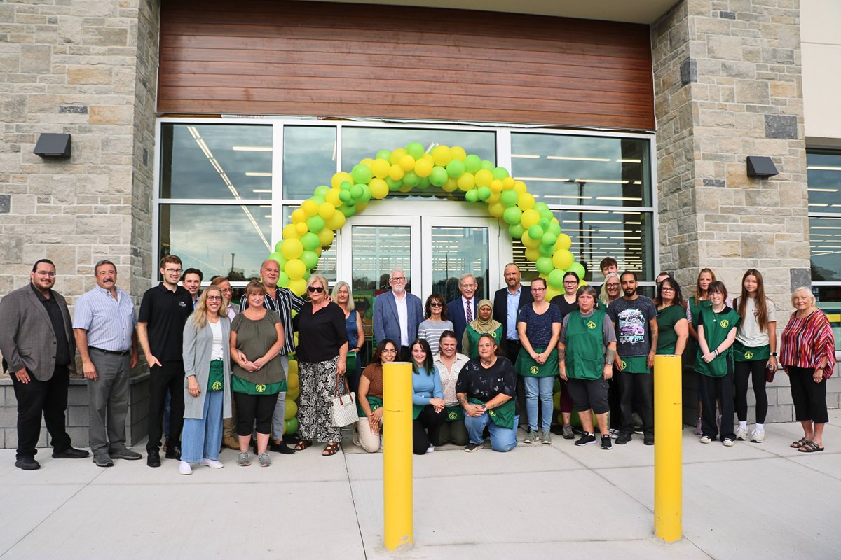 TownOfFortErie's tweet photo. Dollarama recently celebrated its official ribbon-cutting and grand opening ceremony for their Ridgeway location. 

Mayor Redekop was even the first customer to make a purchase at the new location.

Visit them at 409 Gorham Road. Congratulations on your grand opening! https://t.co/BhIO87DElt
