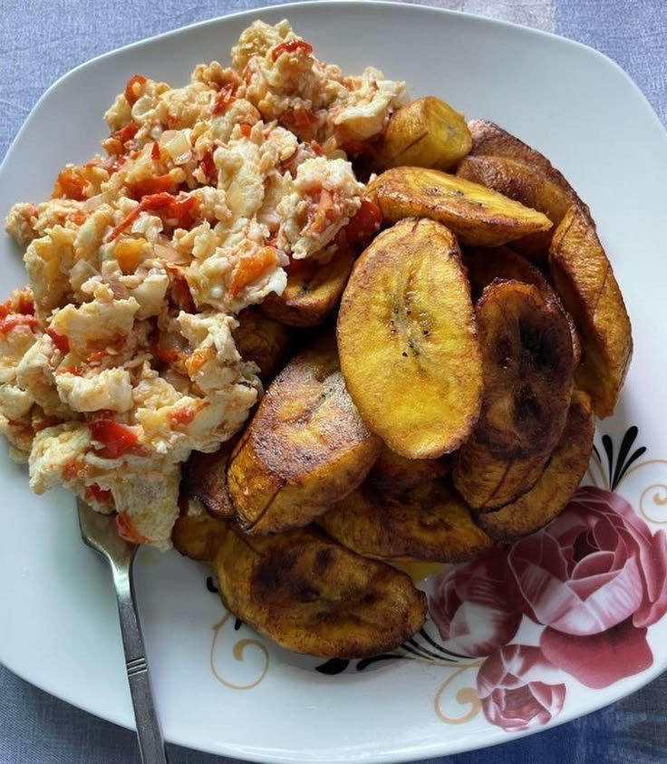 SHEISKING111's tweet photo. What would you like for Dinner?

Fried                       Or                            Boiled https://t.co/XqDpMGP12c