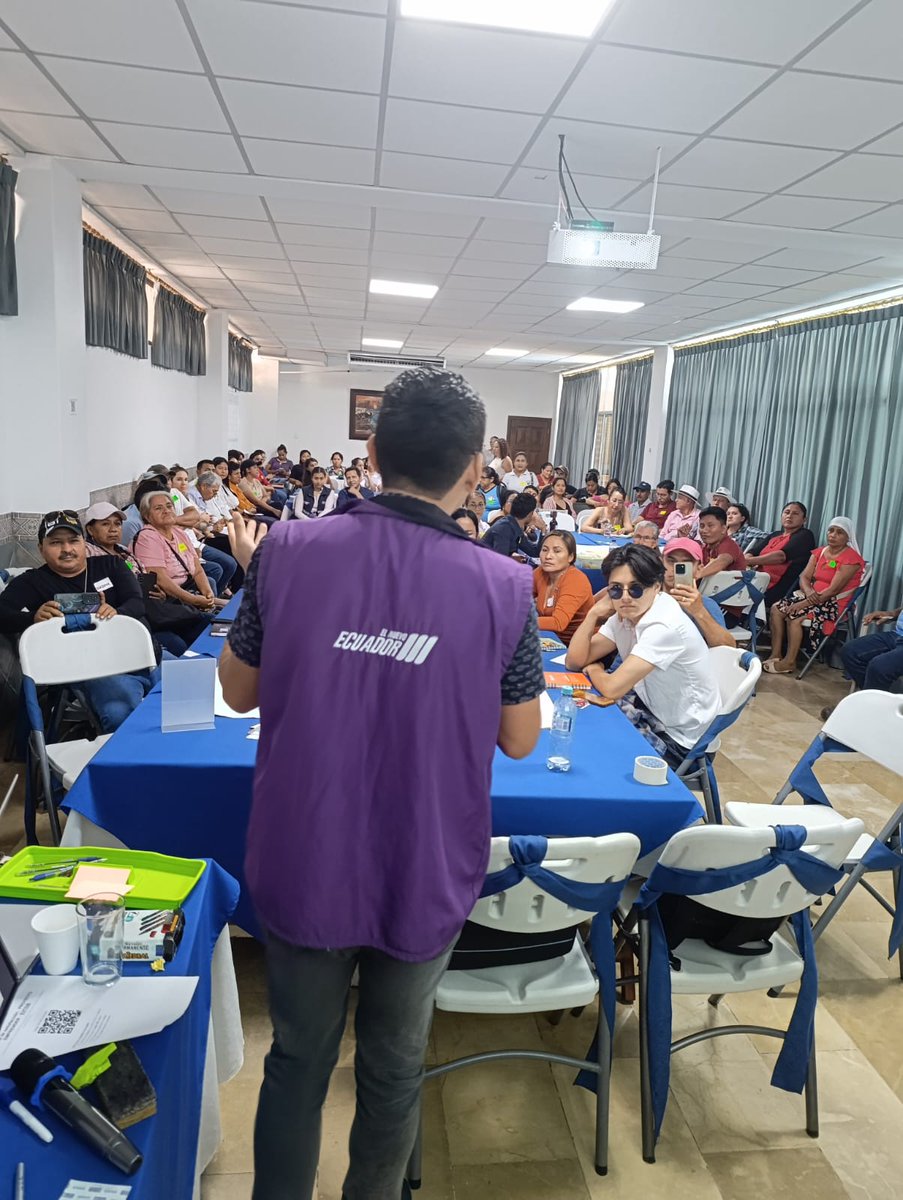 Arcsa_Ec's tweet photo. ¡#Sucumbíos impulsa su emprendimiento! 🙌⚙️

Participamos en la mesa técnica con 80 emprendedores de esta provincia, en el marco del Proyecto Emprender de @FinanzasEc, donde los capacitamos en el proceso para obtener la notificación sanitaria de alimentos.

#ArcsaCapacita ✅ https://t.co/PmQlXmddKR