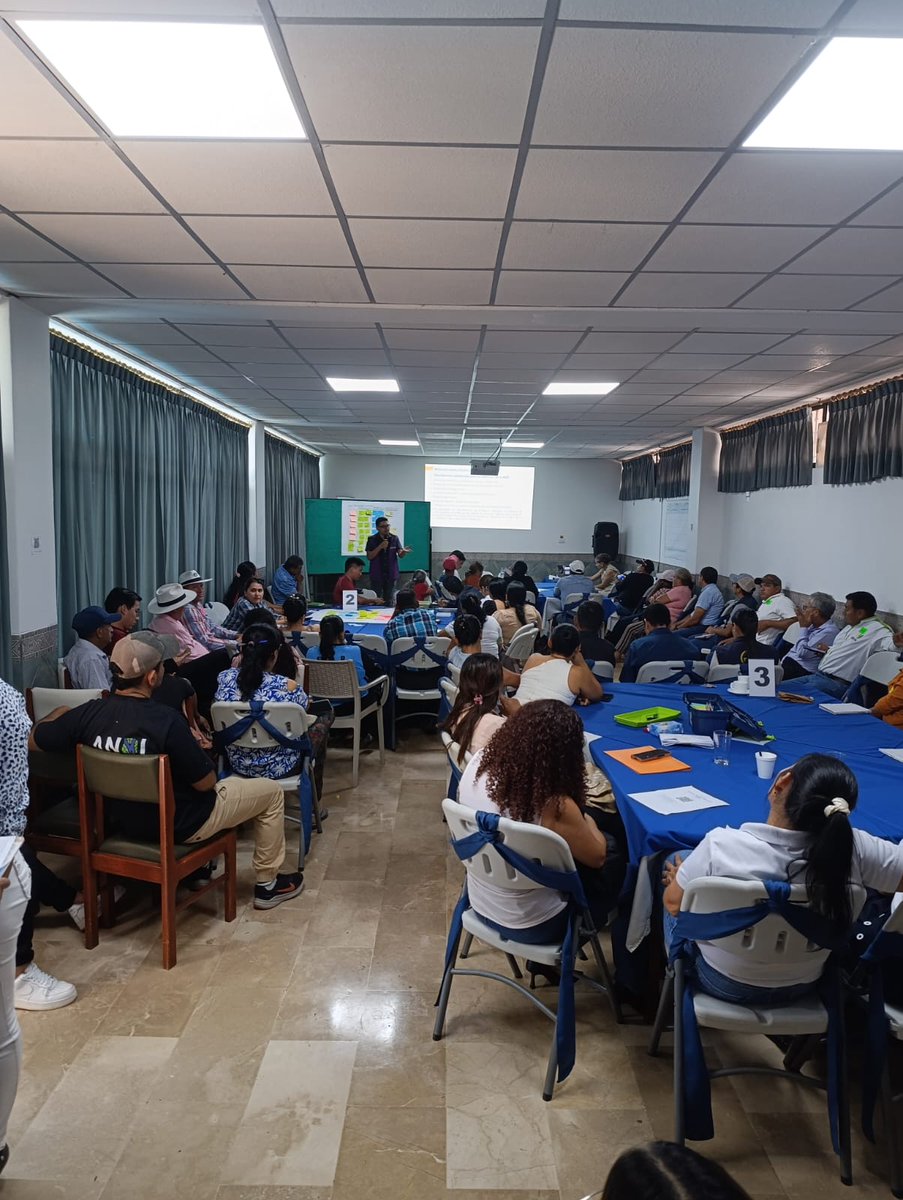 Arcsa_Ec's tweet photo. ¡#Sucumbíos impulsa su emprendimiento! 🙌⚙️

Participamos en la mesa técnica con 80 emprendedores de esta provincia, en el marco del Proyecto Emprender de @FinanzasEc, donde los capacitamos en el proceso para obtener la notificación sanitaria de alimentos.

#ArcsaCapacita ✅ https://t.co/PmQlXmddKR