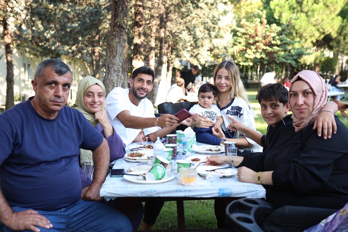 galataspork's tweet photo. Başkan Vekilimiz Emin Selim Akgül, Asbaşkanımız Mustafa Yazıcı, Genel Sekreterimiz Uğur İkiyek, Yönetim Kurulu Üyelerimiz Bekir Döndü ve Şengül Yiğit, https://t.co/WWixY9NRcS