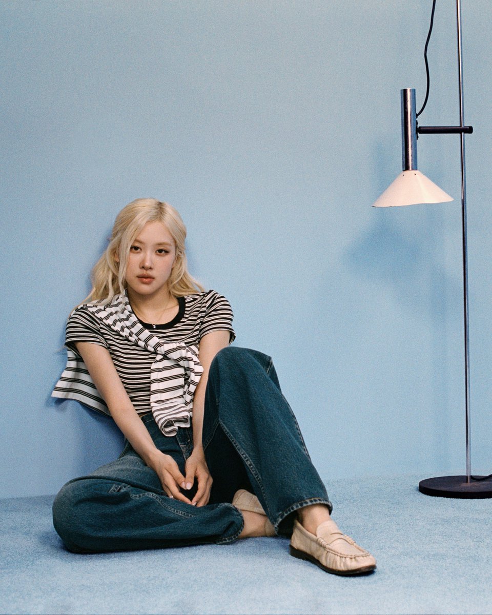 JumpTrailers's tweet photo. 4K | ROSÉ for Levis https://t.co/cpRvsRM0y8