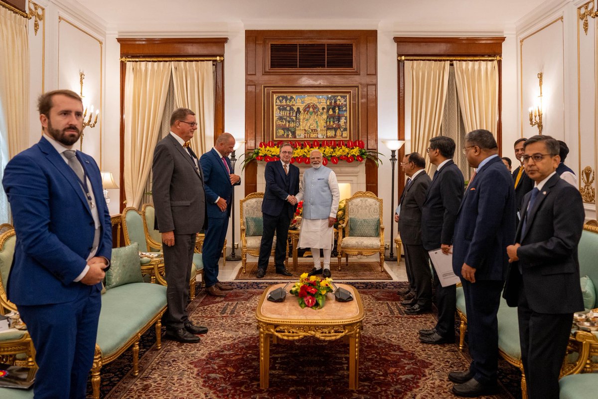 PascalHeyman's tweet photo. 🇧🇪 PM @Bart_DeWever meeting 🇮🇳 PM @narendramodi in New Delhi. First visit of a Belgian PM in 20 years. Strenghtening bilateral and European trade and partnership with #India building on the great potential of the India-EU Free Trade Agreement to be signed by the end of this year. https://t.co/asjcyxN6TD