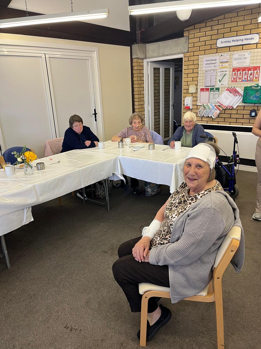ArmleyHH's tweet photo. You are never too old or too young to learn life-saving first aid skills!

St John Ambulance cadets @LCHNHSTrust health hubs. 

What the Team Learned

Emergency First Aid

Wound Dressings 

Hands-on CPR

These vital skills empower everyone to step up when seconds count. https://t.co/iJFRm80aF6