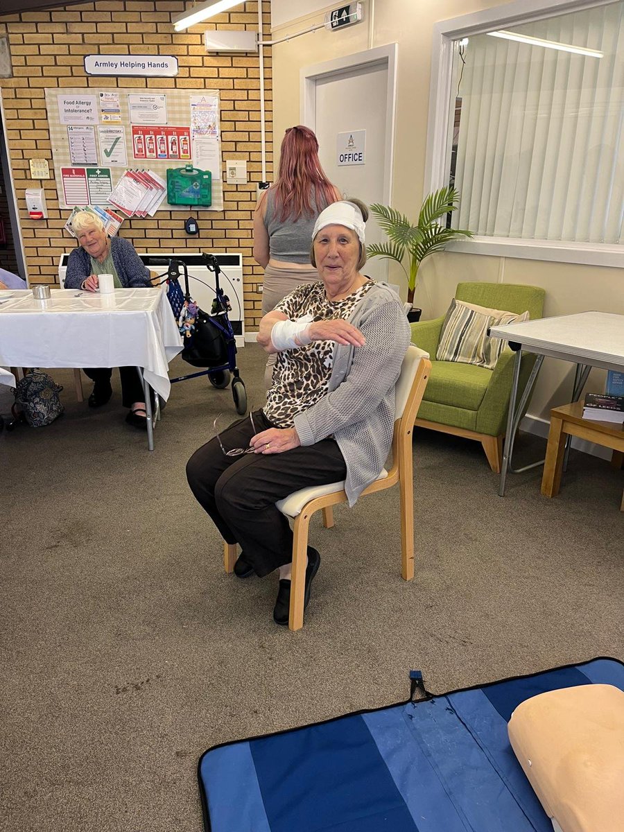 ArmleyHH's tweet photo. You are never too old or too young to learn life-saving first aid skills!

St John Ambulance cadets @LCHNHSTrust health hubs. 

What the Team Learned

Emergency First Aid

Wound Dressings 

Hands-on CPR

These vital skills empower everyone to step up when seconds count. https://t.co/iJFRm80aF6