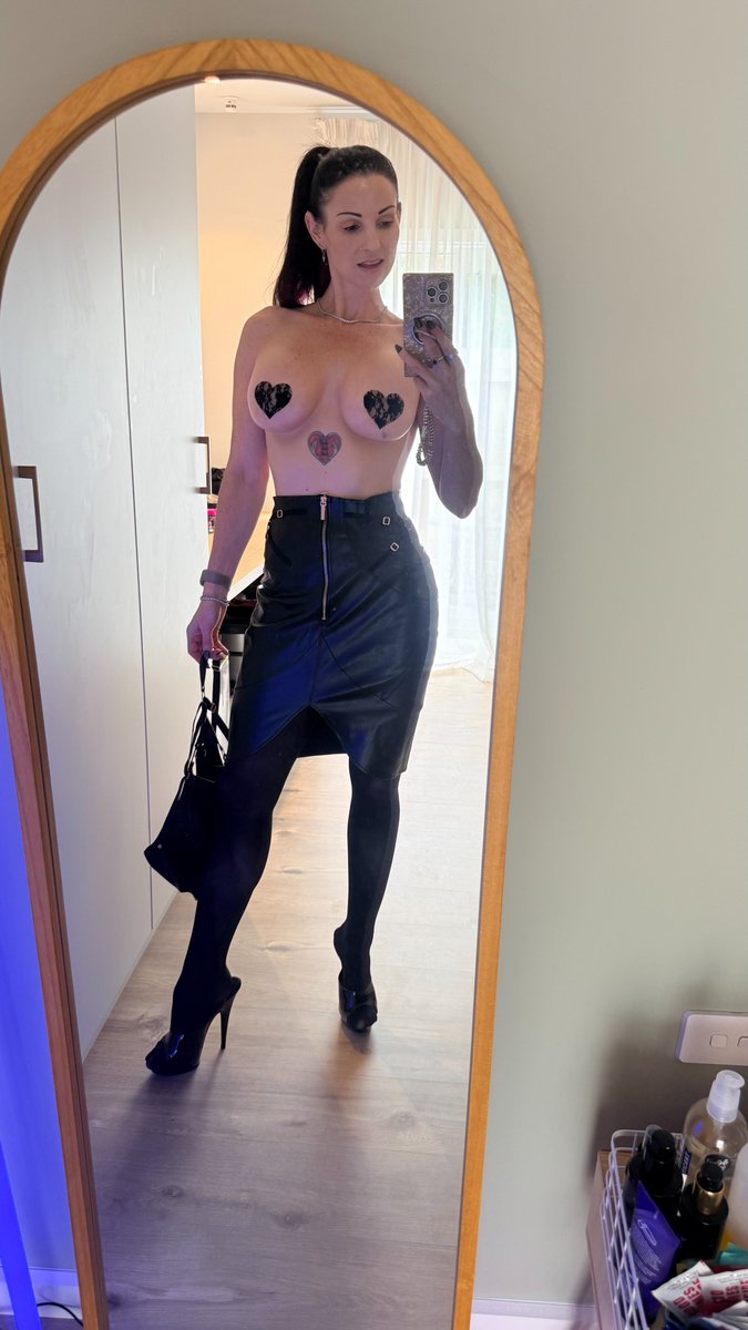 DDoll_Bonita's tweet photo. Not every appearance needs an occasion. 🖤 https://t.co/S5hDeAri2h