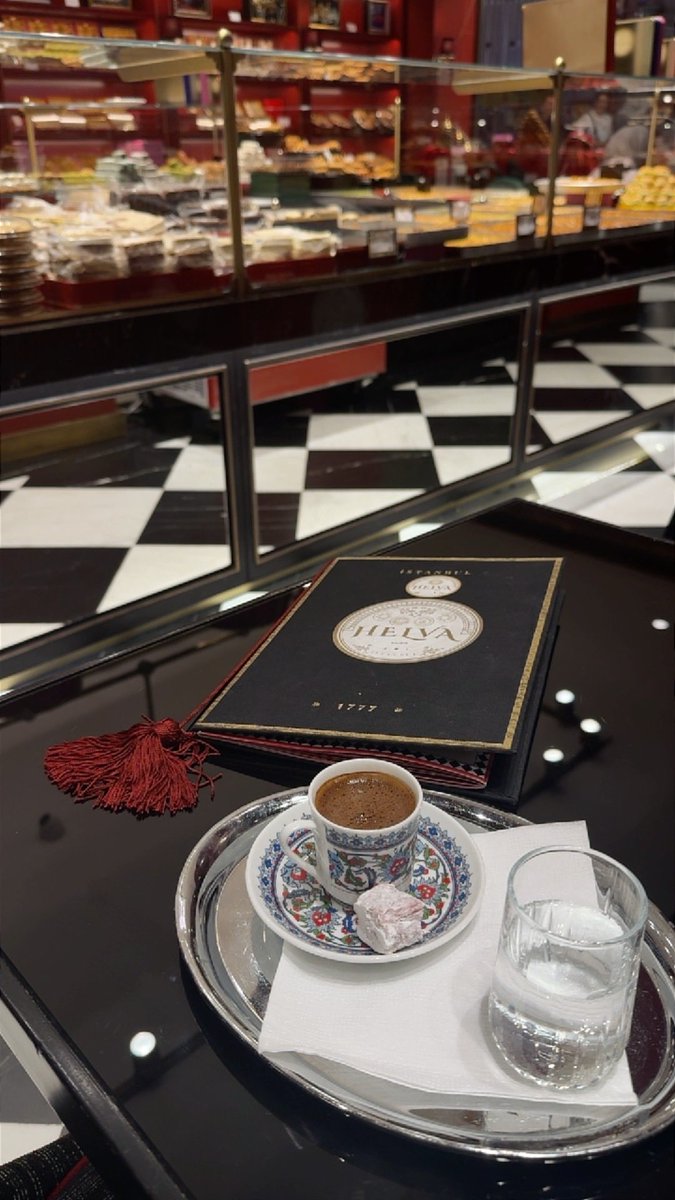 ef_em__'s tweet photo. القهوة شايله مسؤولية كل الأمور بحياتي 
ياكثر جمايلها علي ! https://t.co/LnOiZhEYXU