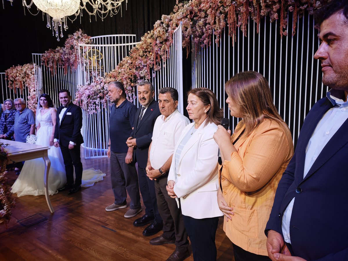 avyaseminkaraca's tweet photo. İlçe Başkan Yardımcımız Sayın Metin Kurçeren’in kıymetli evladının nikâh merasimine; İl Başkan Vekilimiz Sayın Memik Terlemez, İlçe Başkanımız Sayın İsmail Güler, Şehitkamil Belediye Başkan Yardımcımız Sayın Hülya Kılıç ve İlçe Gençlik Kolları Başkanımız Sayın Yakup Beşe ile birlikte katılım sağladık.

Genç çiftimize bir ömür boyu mutluluklar diliyor, Kurçeren ailesini tebrik ediyorum. Rabbim yuvalarını huzur ve mutlulukla daim eylesin. 

@abdulhamitgul 
@MemikTerlemezz 
@ismailguler027
@kilichulya_
@bese_yakup