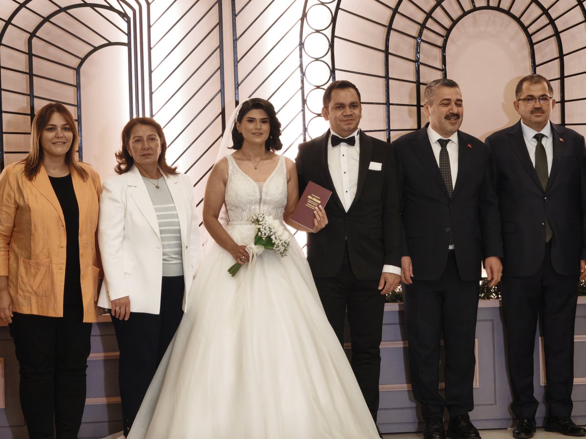 avyaseminkaraca's tweet photo. İlçe Başkan Yardımcımız Sayın Metin Kurçeren’in kıymetli evladının nikâh merasimine; İl Başkan Vekilimiz Sayın Memik Terlemez, İlçe Başkanımız Sayın İsmail Güler, Şehitkamil Belediye Başkan Yardımcımız Sayın Hülya Kılıç ve İlçe Gençlik Kolları Başkanımız Sayın Yakup Beşe ile birlikte katılım sağladık.

Genç çiftimize bir ömür boyu mutluluklar diliyor, Kurçeren ailesini tebrik ediyorum. Rabbim yuvalarını huzur ve mutlulukla daim eylesin. 

@abdulhamitgul 
@MemikTerlemezz 
@ismailguler027
@kilichulya_
@bese_yakup