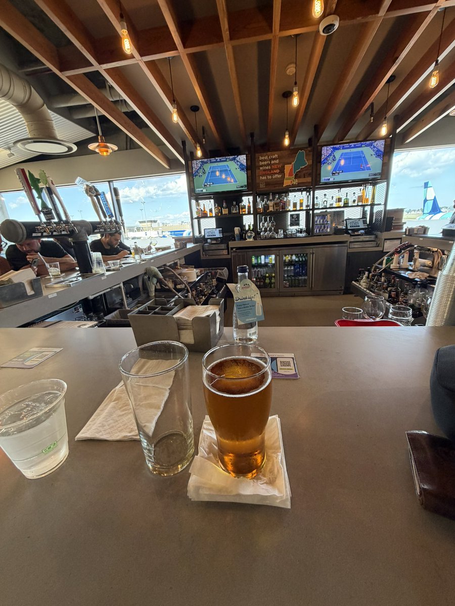 markkastyy47's tweet photo. You can’t drink 4-6 airport bar beers before Labor Day weekend the communists all yelled in total harmony https://t.co/wBOVnaeOyM