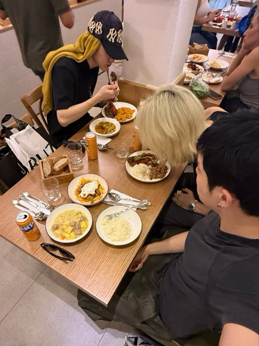 starmansoul's tweet photo. i wonder how keeho must feel juggling the duties of being a single mother with being a kpop idol… he does it all… https://t.co/2vl8SZDSV7