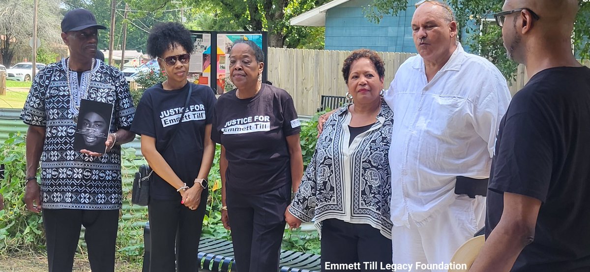 EmmettTill's tweet photo. August 28, We held a National MOMENT OF SILENCE FOR #EMMETTTILL &amp; A “SAY THEIR NAMES” REMEMBRANCE OF ALL STOLEN LIVES at Myrlie's Garden in Jackson, MS.
Reena Evers-Everette -
Daughter of #MedgarEvers and Myrlie Evers Williams, joined us. https://t.co/8CdbQKXRT6