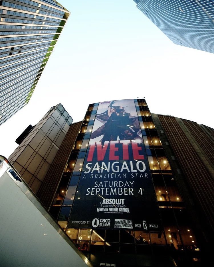 bchartsnet's tweet photo. 🗽🇧🇷 Há 16 anos, Ivete Sangalo acelerava e se tornava a primeira brasileira com show SOLD OUT e gravação de DVD no icônico Madison Square Garden em Nova York. https://t.co/dtFKrXhOtP