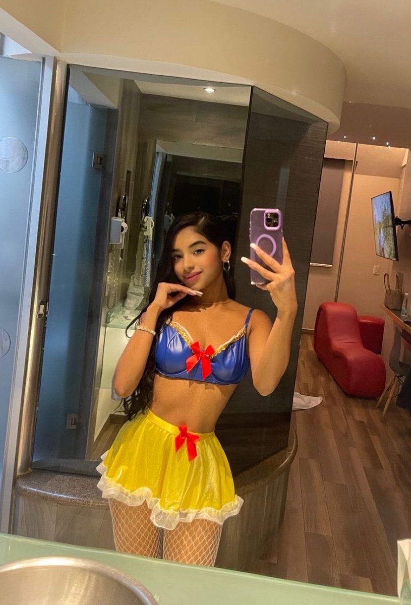 marfercoronelof's tweet photo. Hoy tocó jugar a ser 
princesa 👑✨🥴💗
¿Qué tal me queda? https://t.co/O4UIPhRsVw
