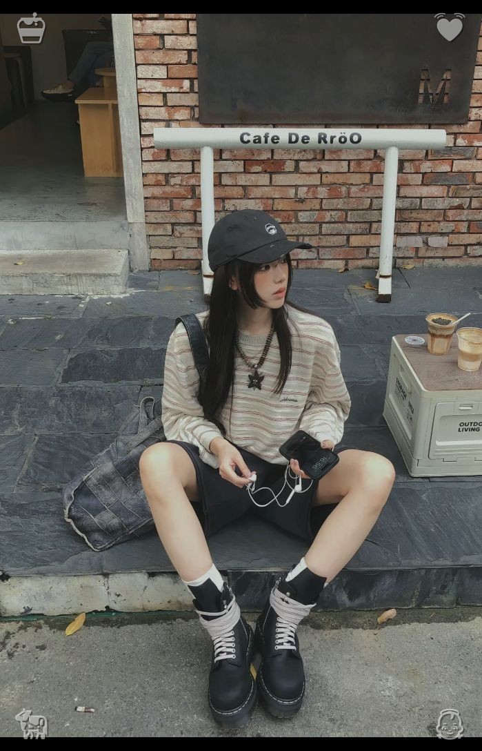 cakdz_'s tweet photo. 🦸Put your own joy first. The light within you stays bright no matter what harsh words others throw. Don’t dim who you are to meet the limited expectations of outsiders. Tend to your aspirations with courage and embrace all the lovely opportunities that come knocking every day. https://t.co/im98Er94zu