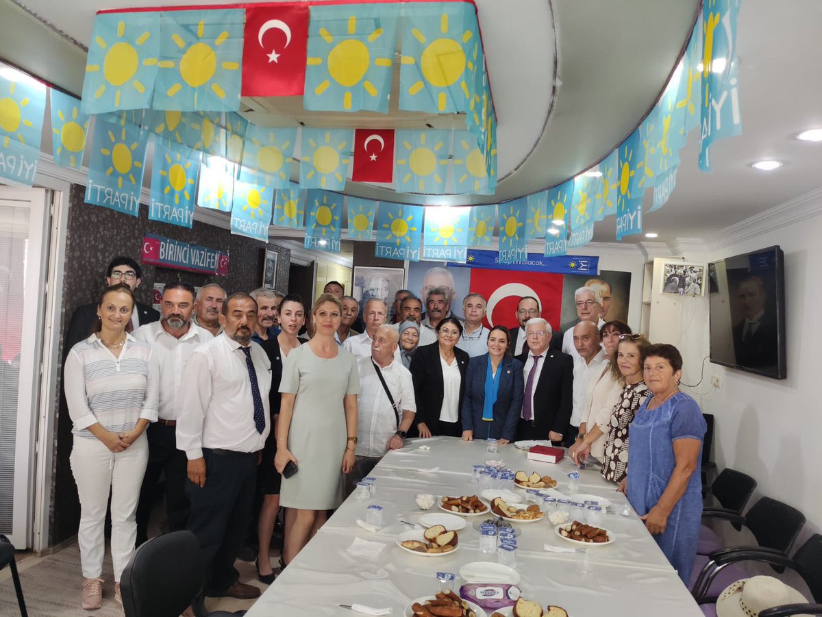 ayyuceturkestas's tweet photo. Sinoplulara “İYİ misiniz?” diye sorduk.. İyi Ailemize yeni katılanlara rozet taktık, Sinop İl Başkanlığımızı ziyaret ettik.

Sinop İYİ Olacak ☀️🇹🇷
@iyipartisinop57 
@iyiparti 
@Ozturkdenizli 
@MDervisogluTR https://t.co/AiaHGo8G6U