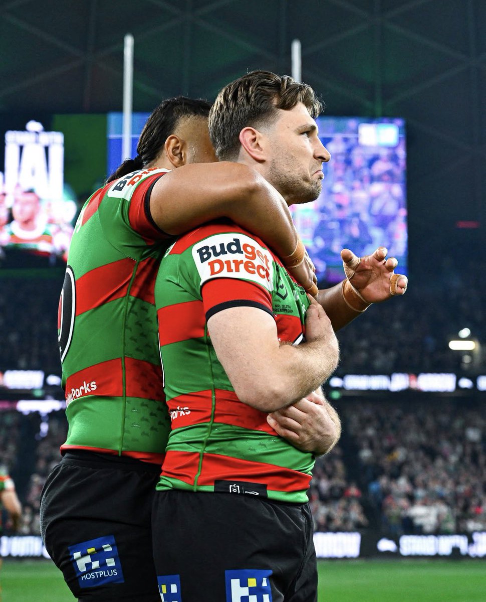 TheRugbyIssue's tweet photo. Jai Arrow receiving his 100th NRL cap at the weekend following his MND diagnosis π―πΉ
The world was watching in support and not a dry eye in the house. This is Rugby, regardless of code, level or hemisphereβ€οΈπ
#NRL #RugbyLeague #MND #SSRabbitohs π https://t.co/V0FM2nD56C