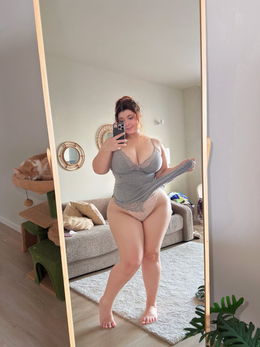 bunnie_wifey's tweet photo. 1, 2 or 3? 🩶🐭 https://t.co/DwRP21pzya