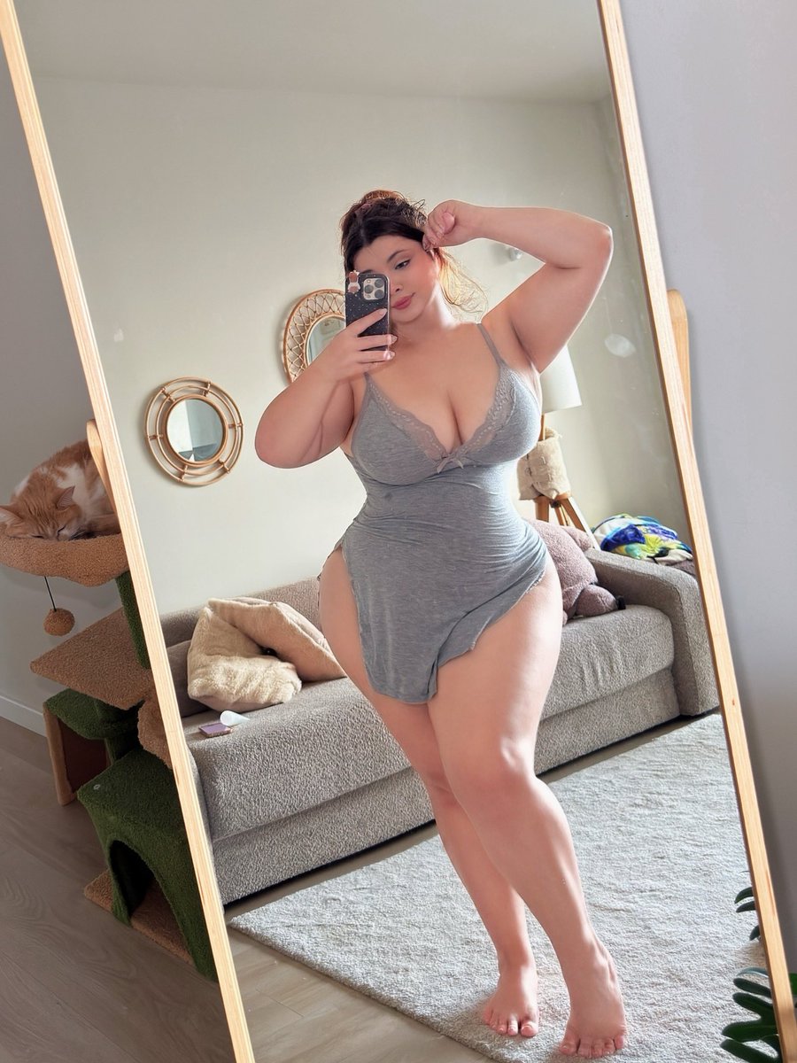 bunnie_wifey's tweet photo. 1, 2 or 3? 🩶🐭 https://t.co/DwRP21pzya