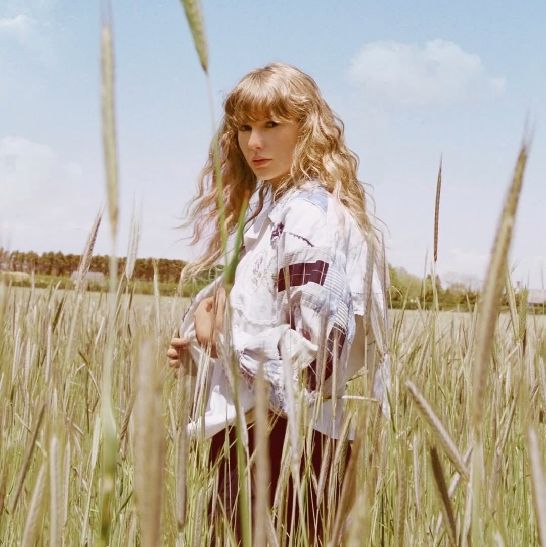 poponze's tweet photo. VEM AÍ? De acordo com rumores, Taylor Swift NÃO irá enviar “The Fate of Ophelia” para o GRAMMYs 2027 e, sim, “I Knew It, I Knew You”, para já servir como campanha para o Oscar 2027. https://t.co/sh1zxO9FUn