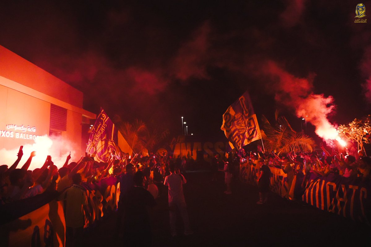 AlnassrFans's tweet photo. هكذا استقبل فرسان النصر في الغربية معشوقهم 🔥🤩

#فرسان_النصر https://t.co/bUpr9vLBT6
