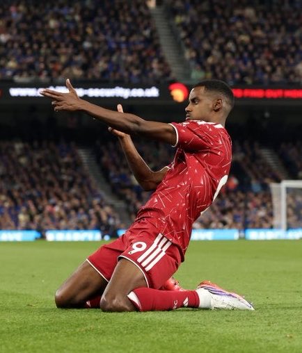 ChinoUTD's tweet photo. 🚨 Thierry Henry on Alexander Isak finally looking like himself at Liverpool:

🗣️ Henry: “I was laughing watching Isak against Ipswich because suddenly everybody is saying, ‘Ah, this is the Isak Liverpool paid £125 million for.’

Maybe Isak is standing there thinking, ‘Yes. And this is the Liverpool I thought were paying £125 million for me.’ 

A striker can make runs. He can show you where he wants the ball. But eventually somebody has to find him.

Look at his first goal. Gakpo gets the ball, Isak is already moving. The pass comes, one touch, finish. Very simple.

Then a few minutes later, again. Give him the opportunity and he scores.

That’s the Isak I watched before Liverpool. Sometimes he can disappear for ten minutes and then you give him one proper situation and the game changes.

People were discussing the price, whether he was adapting, whether he looked sharp enough. But I always ask one thing: how many times did you actually put him somewhere he could hurt the goalkeeper?

Today Liverpool did.

Two goals in nine minutes.

Isak didn’t suddenly remember how to score today. Liverpool remembered why they paid £125 million for him.”