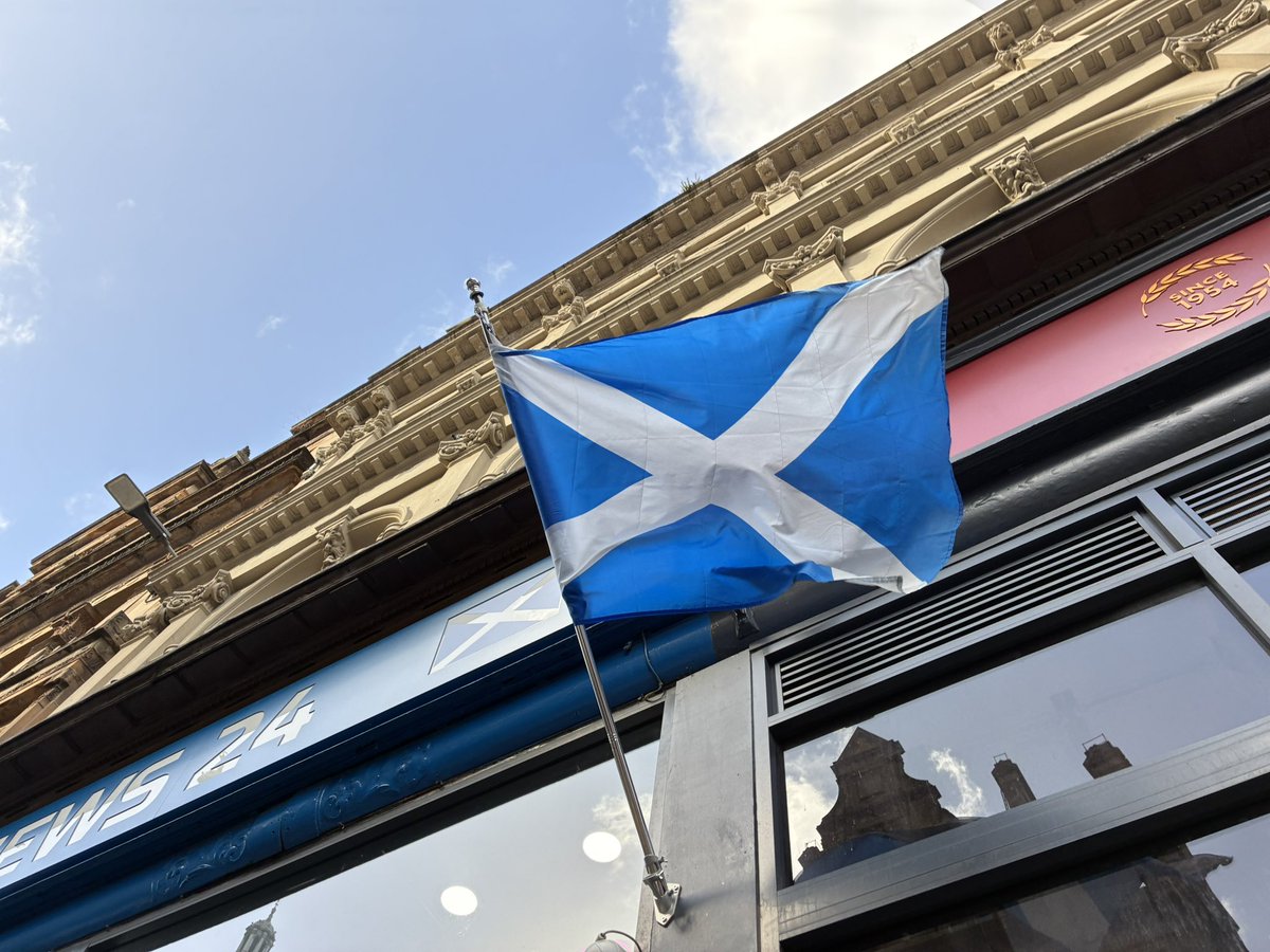 soarchival's tweet photo. lads, we are in glasgow https://t.co/sxNuY2mU95