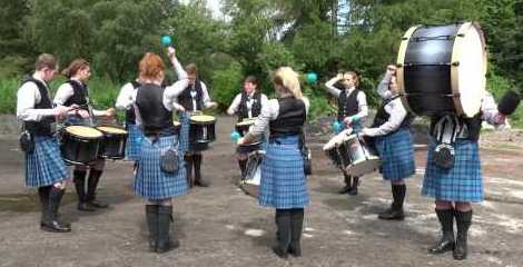 tourscotland's tweet photo. Will say good night with a Tour #Scotland travel video Blog of drumming by the City of #Edinburgh Pipe Band on #ancestry, #genealogy, #history visit and trip to #Lochore #Meadows #Country Park, #Lochgelly, #Fife https://t.co/ZG6m8ytf6E https://t.co/46NaXg6JEv