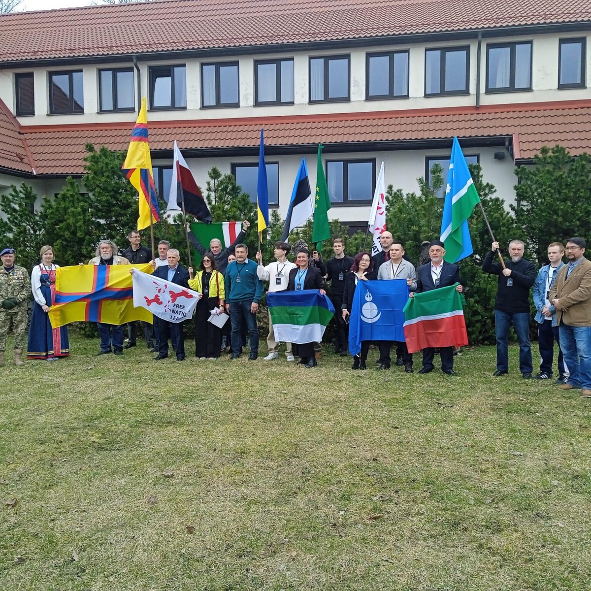 marat5akhmerov's tweet photo. От меньшинств к нациям: как порабощенные Россией народы открывают язык деколонизации

Еще недавно требования колонизироавнных Россией народов чаще звучали на языке автономии,федерализма или защиты культуры. Сегодня все чаще появляется  слово —деколонизация
https://t.co/JmqMZ4xt3A https://t.co/smQxzzXO1d