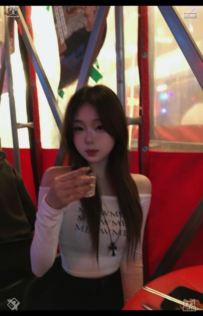 Flapscheidt's tweet photo. 💣Strolling with my girl, chatting away—our next destination is a hip dessert spot tucked inside a bustling mall, famous for its picture-perfect milkshakes and decadent stuffed brownies. I've scrolled through endless snaps of it on social media, and now I can't wait to taste it https://t.co/USp0CJ4C6O