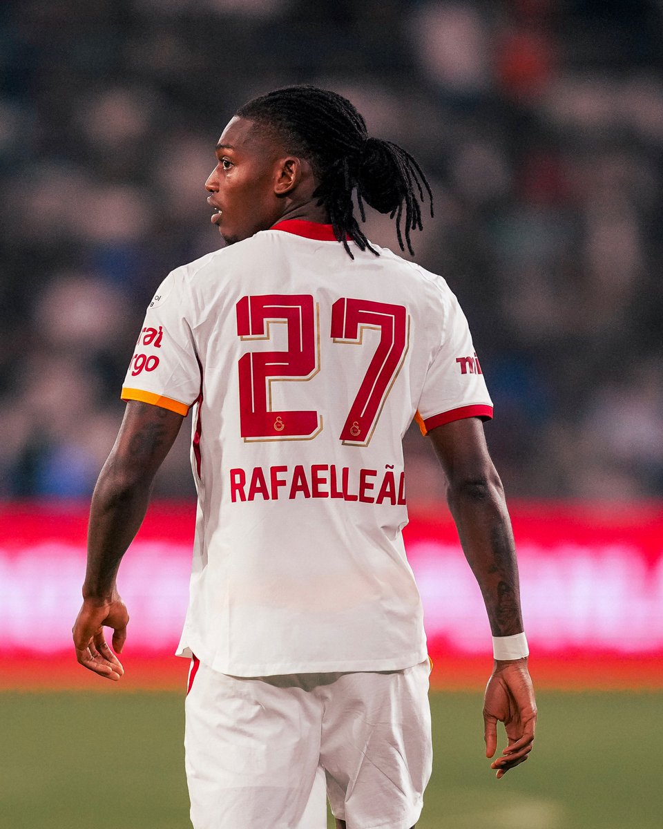 GalatasaraySK's tweet photo. 🧿 Yeni transferimiz Rafael Leão, Galatasaray formasıyla ilk resmi maçına çıktı. 🏄🏾‍♂️

#İBFKvGS https://t.co/Erg0ATkEvG