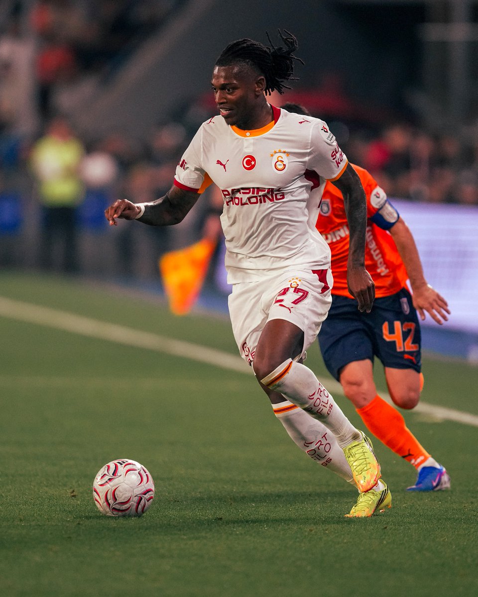 GalatasaraySK's tweet photo. 🧿 Yeni transferimiz Rafael Leão, Galatasaray formasıyla ilk resmi maçına çıktı. 🏄🏾‍♂️

#İBFKvGS https://t.co/Erg0ATkEvG