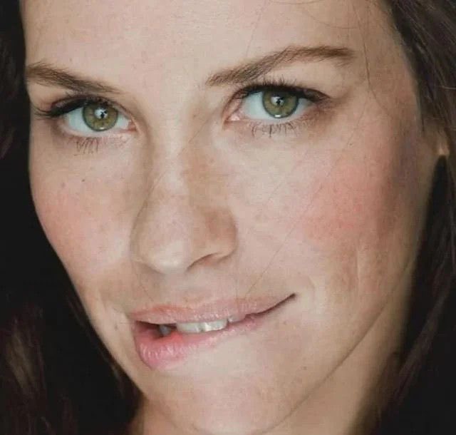 CelebsAndComics's tweet photo. Evangeline Lilly https://t.co/jAGuAT5upx
