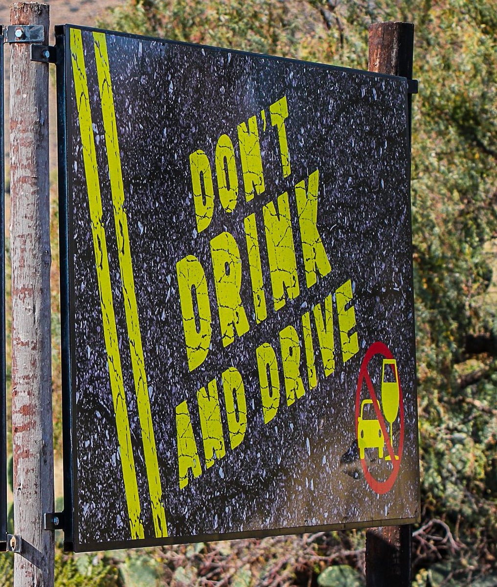 _ArriveAlive's tweet photo. Carefully plan your weekend travels!!   Do not Drink and Drive!   

https://t.co/ihnTkqWTEY 

#ArriveAlive #dontdrinkanddrive

@Dotransport @TrafficRTMC @GovernmentZA @BreathalyserGuy @SAPoliceService https://t.co/YOArN7oZTL