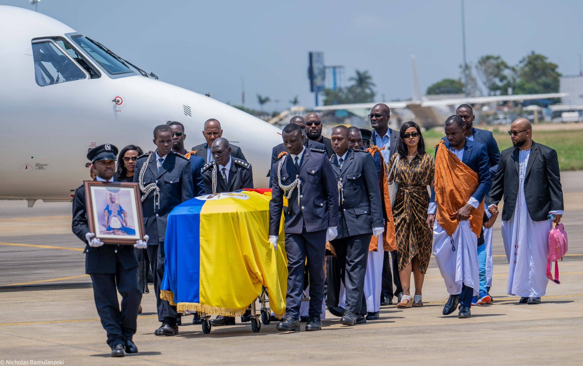 bamulanzeki's tweet photo. I have covered stories all over the world, but documenting the return of the remains of King Oyo has been one of the hardest.

Maybe because I was privileged to interact closely with His Majesty on different occasions — his amiable character was truly something else.

Rest well, Omukama Oyo Nyimba Kabamba Iguru Rukidi IV. #RIPKingOYO