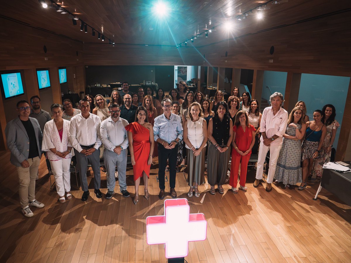 lariojaorg's tweet photo. 🤲🏼 El presidente @CapellanGonzalo y la consejera María Martín han participado en el acto conmemorativo del Día Mundial de la Fisioterapia, organizado por el Colegio Oficial de Fisioterapeutas de La Rioja. https://t.co/A1U2Eleu3k